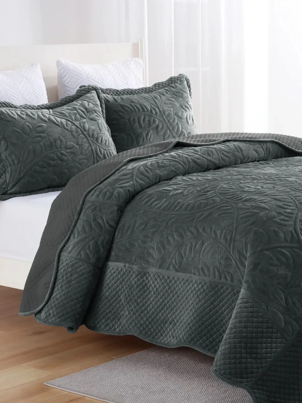 3 PIECE OVERSIZED LUXURY VELVET QUILT SET LEAF EMBROIDERED BEDSPREAD